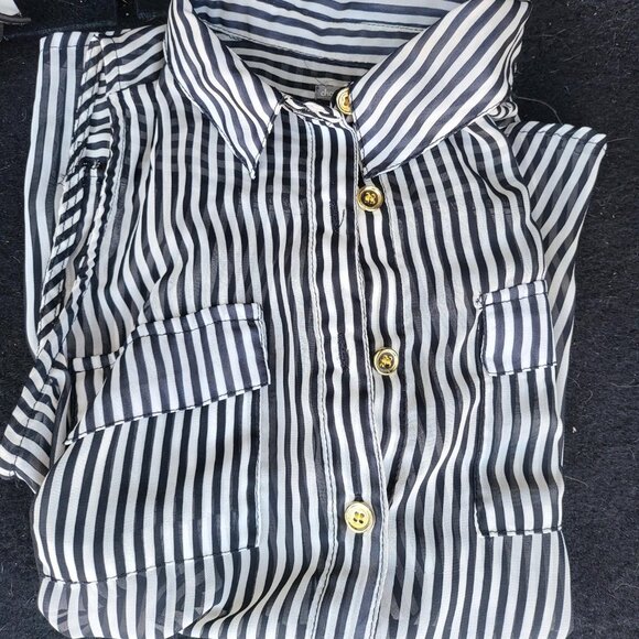 Charlotte Russe Tops - Button up Sleeveless Blouse